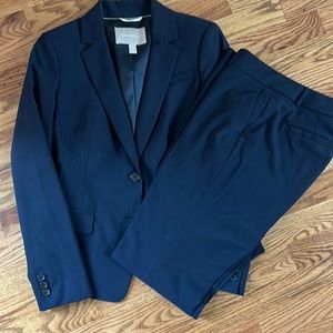 Banana Republic women’s wool suit. Navy perfect condition.